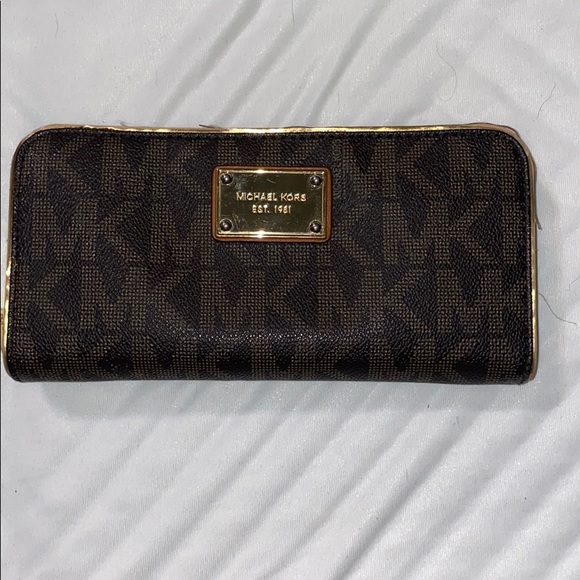 Michael Kors wallet! - Picture 1 of 3